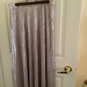 Free People  sparkly blush- coloured midi skirt.  Never worn.  Large